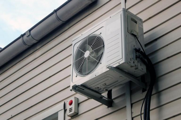 Faut-il choisir la climatisation réversible à Ozoir-la-Ferrière ?